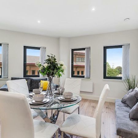 Mondial Apartments At Heathrow Хармондсворт Экстерьер фото