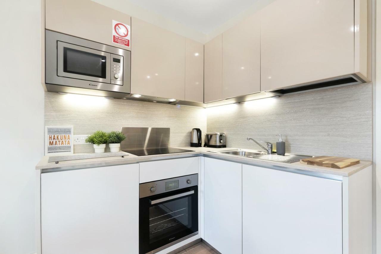 Mondial Apartments At Heathrow Хармондсворт Экстерьер фото
