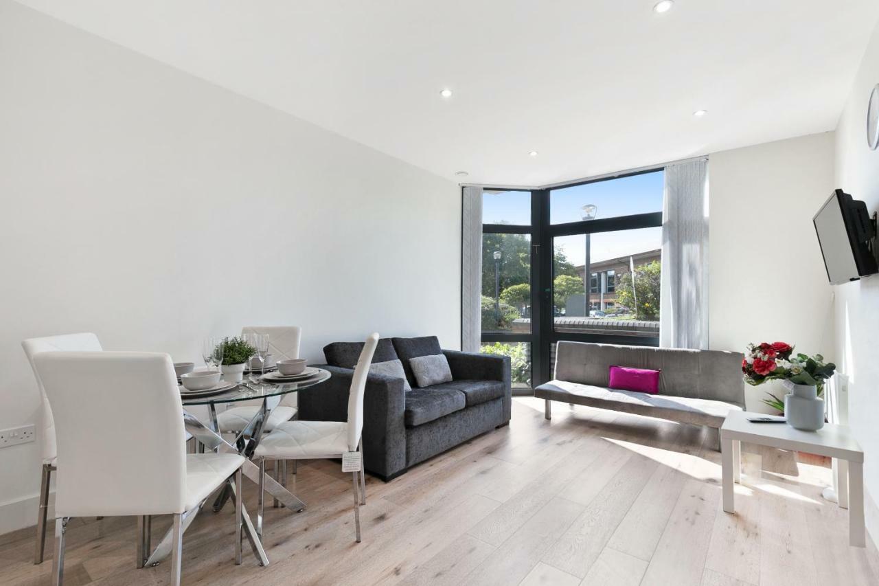 Mondial Apartments At Heathrow Хармондсворт Экстерьер фото