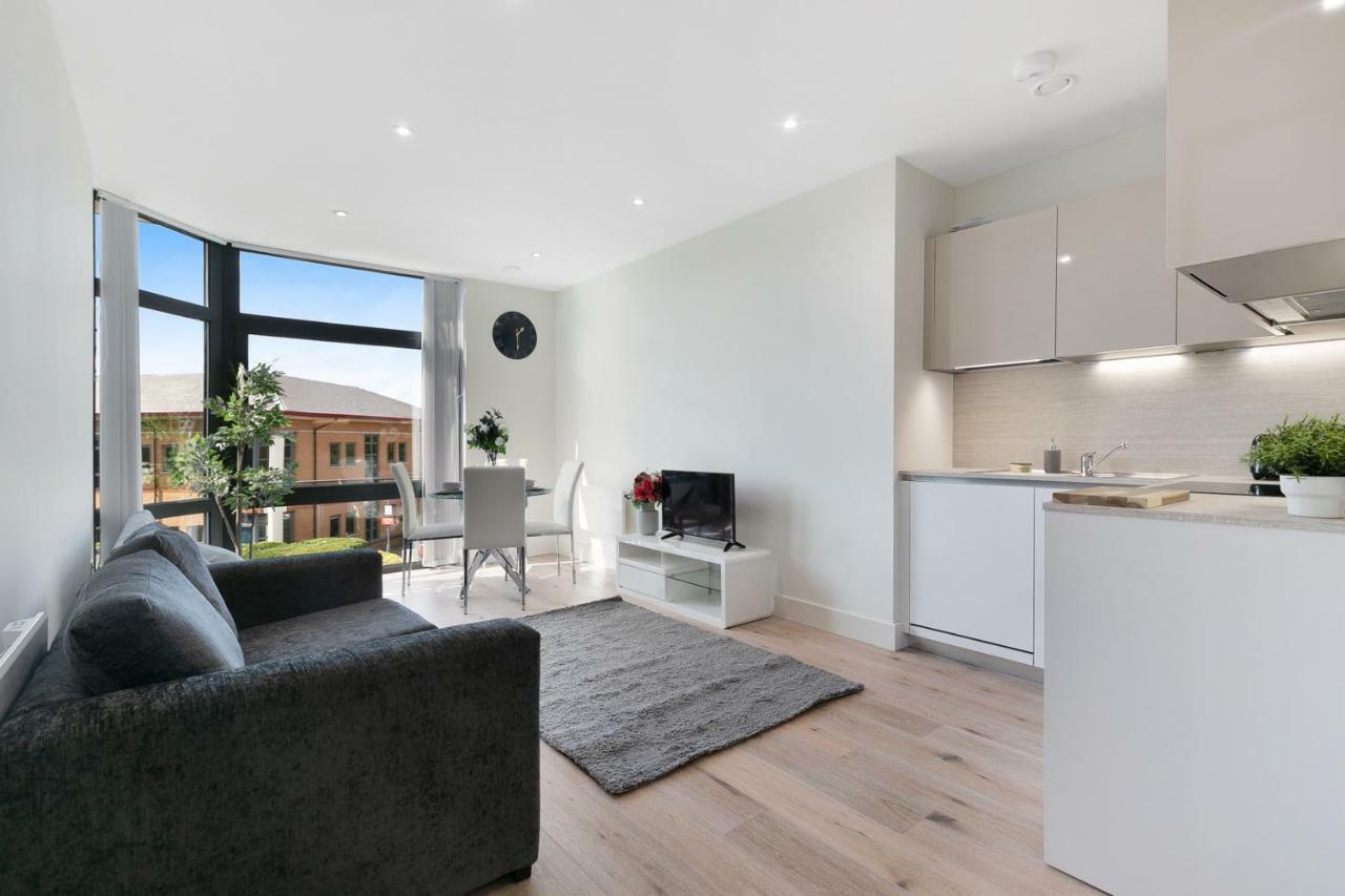 Mondial Apartments At Heathrow Хармондсворт Экстерьер фото