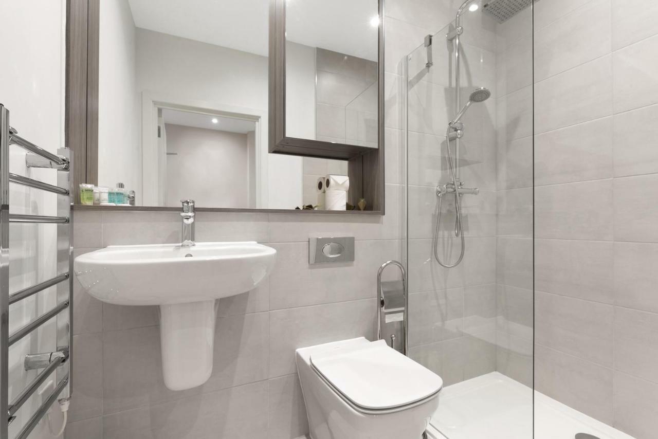 Mondial Apartments At Heathrow Хармондсворт Экстерьер фото