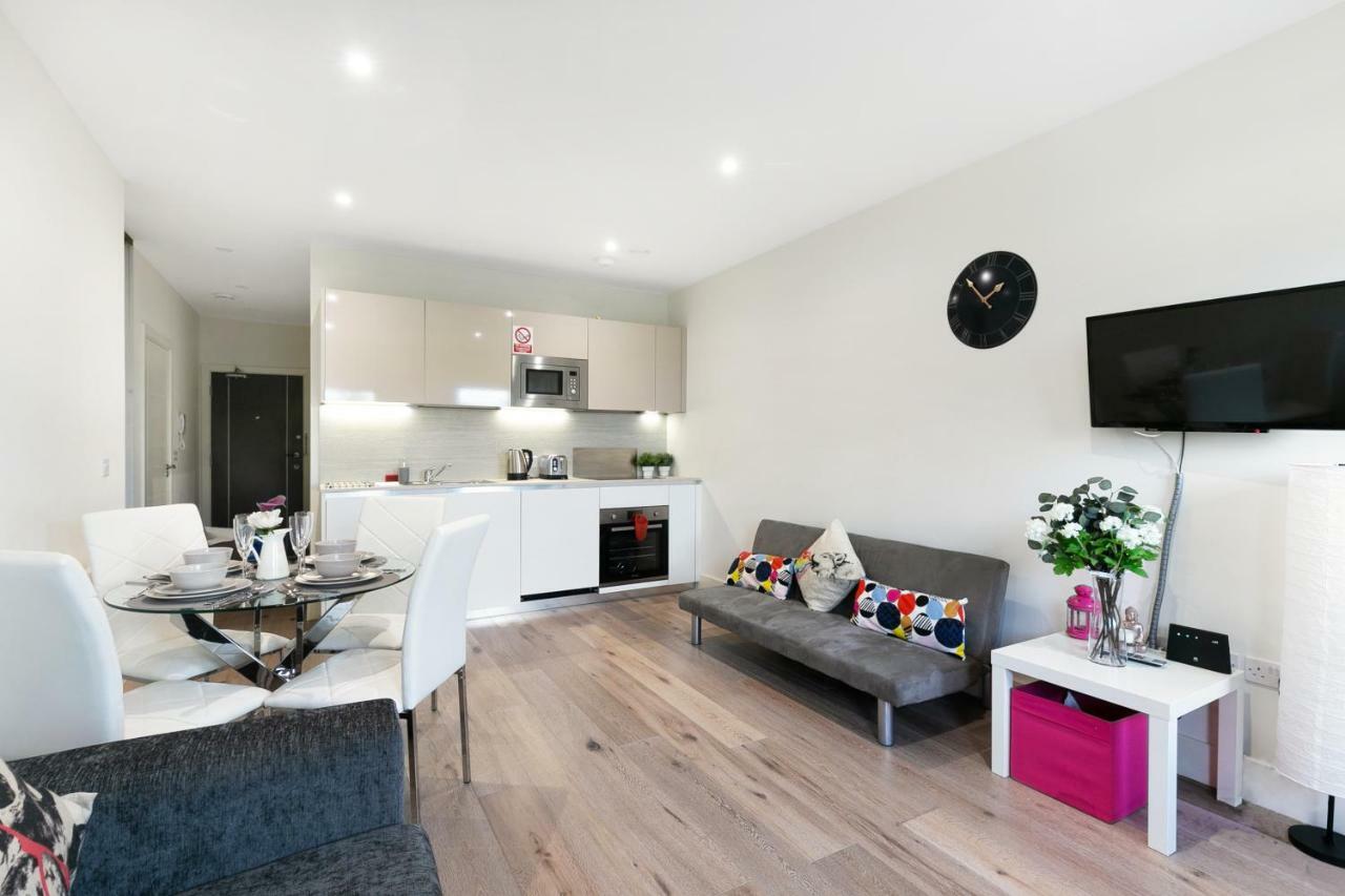 Mondial Apartments At Heathrow Хармондсворт Экстерьер фото